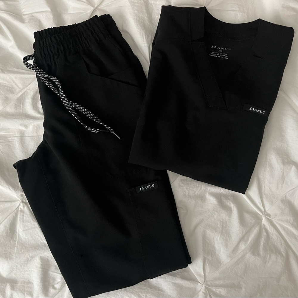 Jaanuu Women’s Black Scrub Set